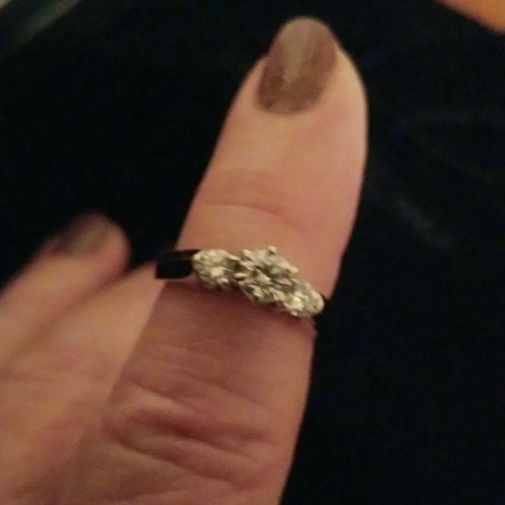 18K gold ring with 3 Beautiful Diamonds - Picture 13 of 13